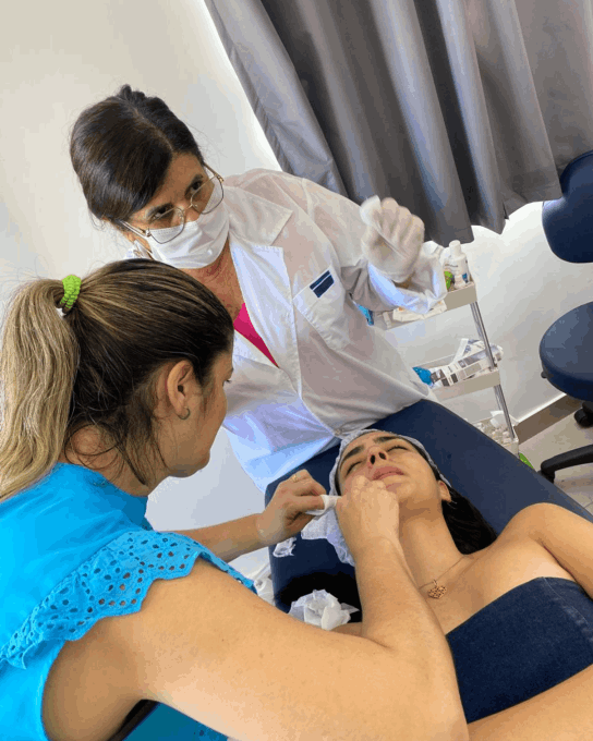 Cursos profissionalizantes de maquiagem, barbeiro, cabeleireiro, manicure, extensão de cílios, design de sobrancelhas, alongamento de unhas, unhas decoradas, micropigmentação curso de tranças Jardim Ângela
