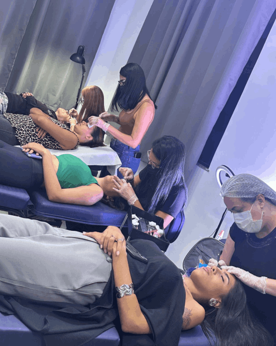Cursos profissionalizantes de maquiagem, barbeiro, cabeleireiro, manicure, extensão de cílios, design de sobrancelhas, alongamento de unhas, unhas decoradas, micropigmentação curso de tranças Jardim Ângela
